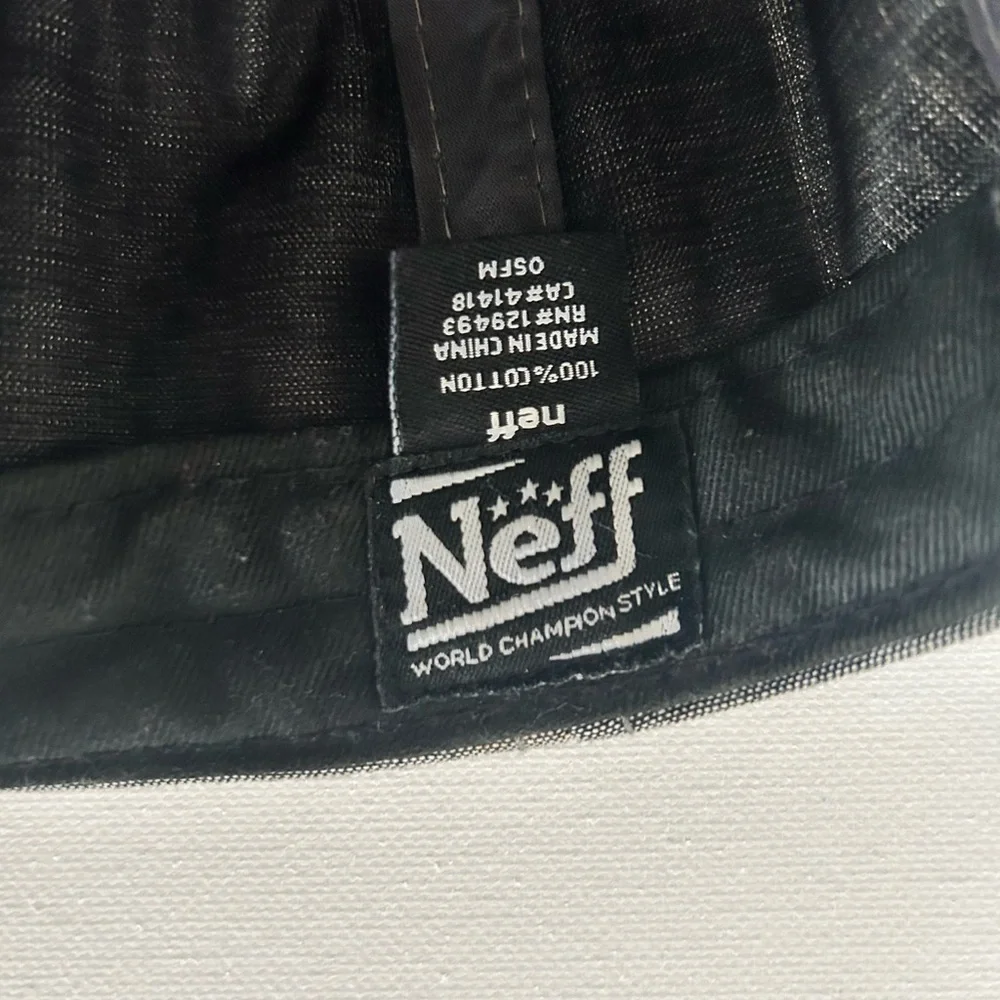 Neff Snapback Hat Mens Grey Black Embroidered Logo Flat Brim‎ Baseball Cap OSFM